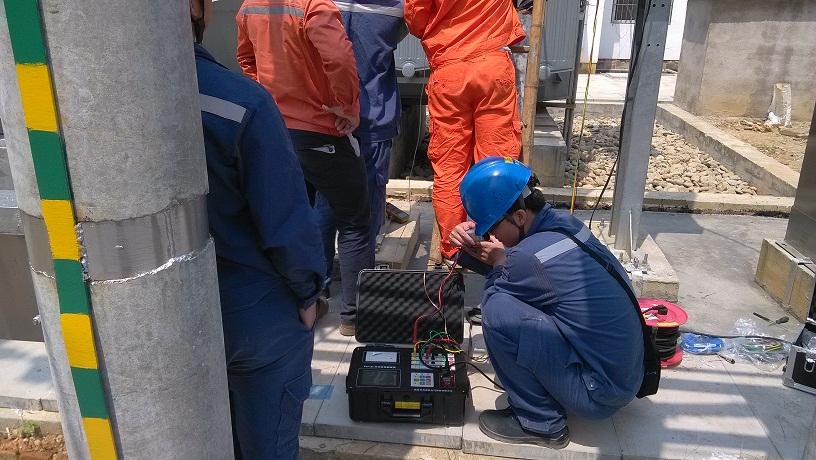 華電高科為南寧上林供電公司提供現(xiàn)場指導(dǎo)02 華電高科為南寧上林供電公司提供現(xiàn)場指導(dǎo)02